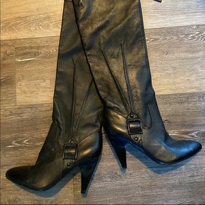 Never worn Guess size 6 heeled boots